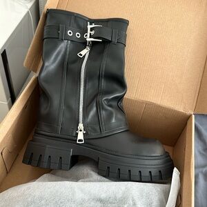 Brand new Asylum boots 7.5